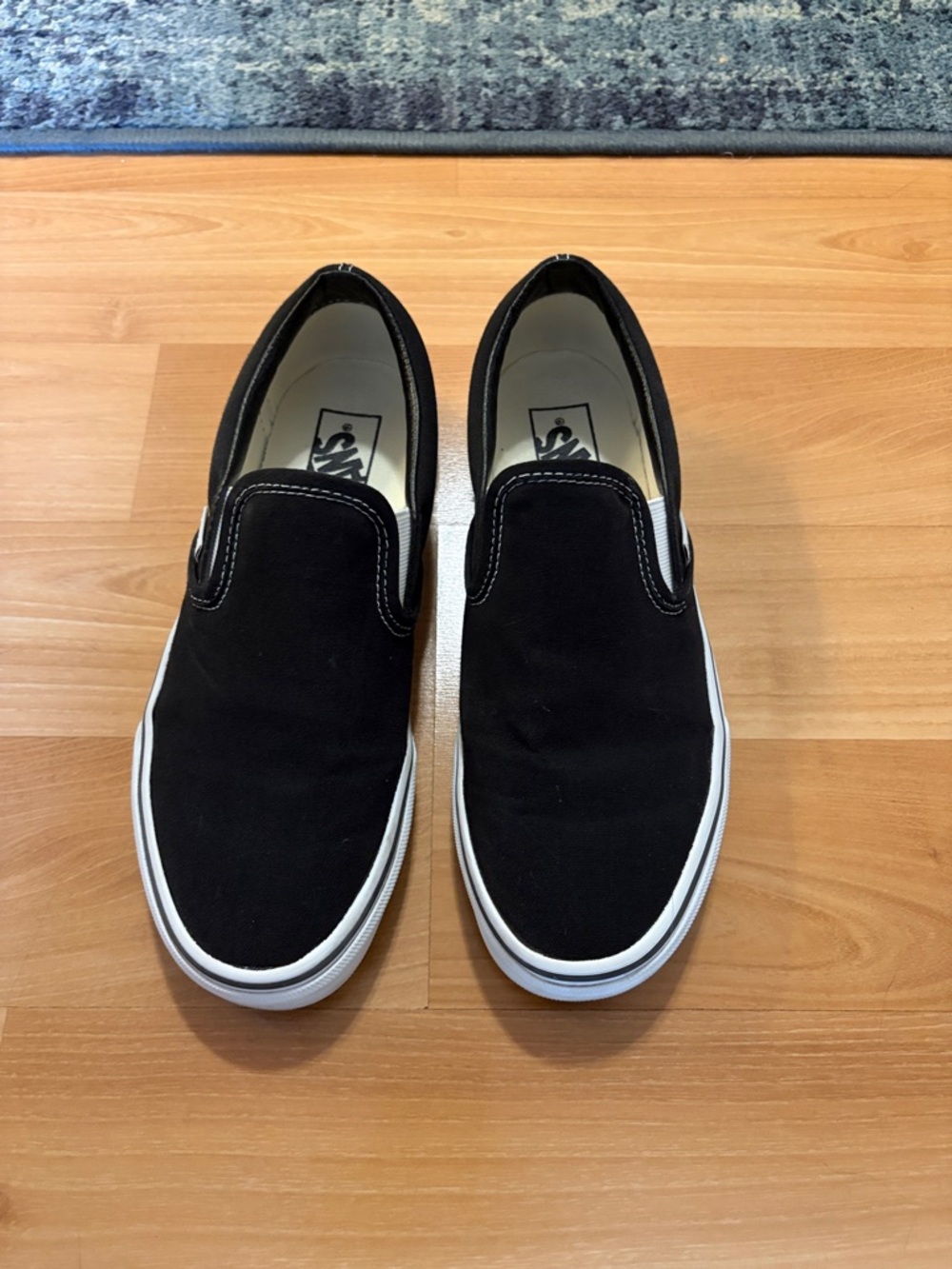 Vans slip on black